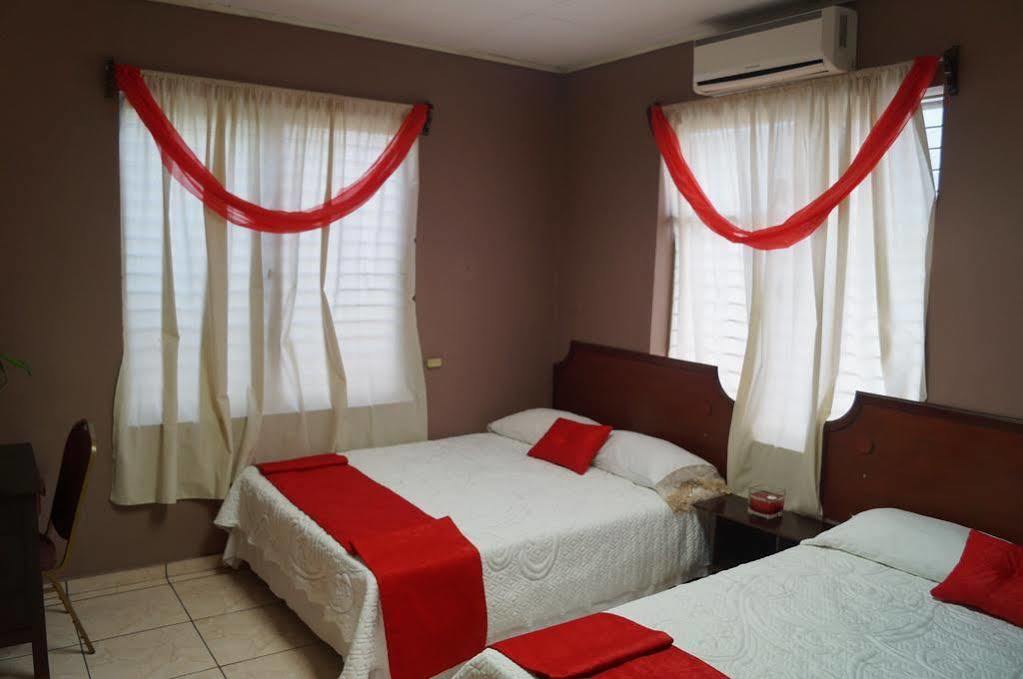 Micro Hotel Rio De Piedras Сан-Педро-Сула Екстер'єр фото